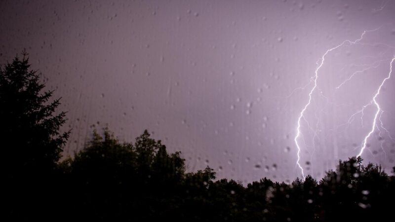 Mgła w Krakowie: Uważaj na niebezpieczne warunki!