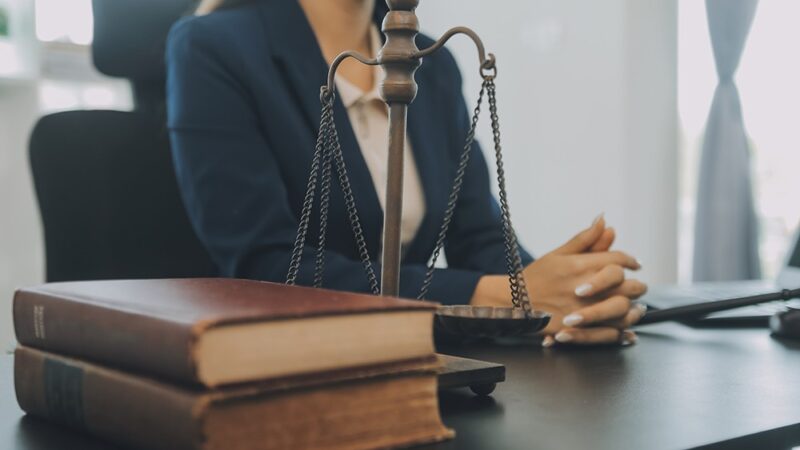 Uwaga! Nielegalne użycie symboli narodowych w Oświęcimiu!