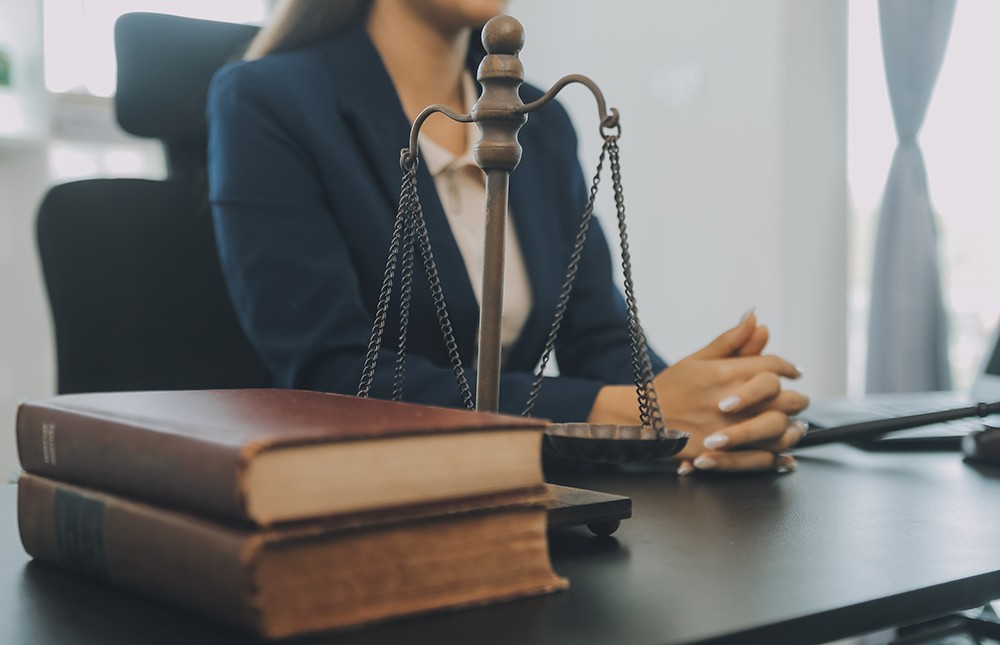 Uwaga! Nielegalne użycie symboli narodowych w Oświęcimiu!