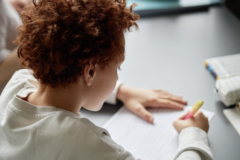 Bezpieczny Internet: Policja i OHP edukują uczniów w Niepołomicach