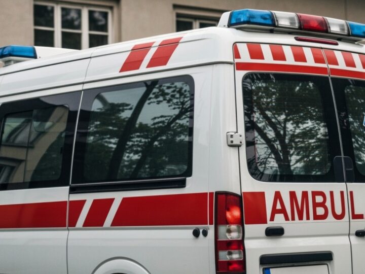 Policjanci ratują bezdomnego przed zamarznięciem w Nowym Sączu