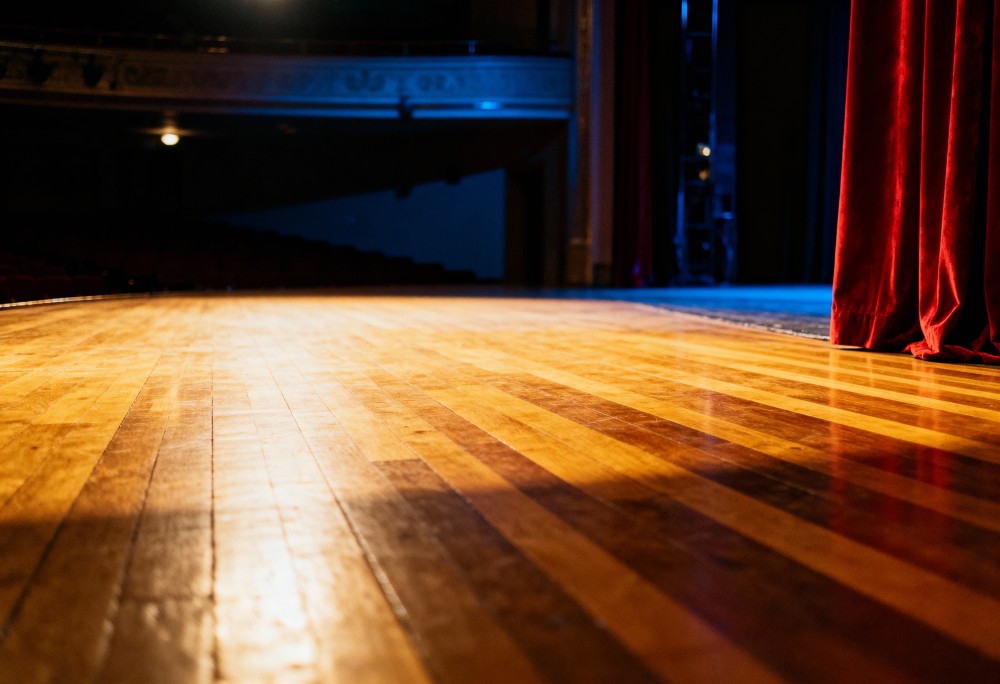 Teatralna magia w Dworu Czeczów: Bajka, która uczy i bawi