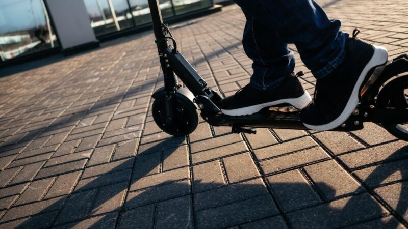 Tragiczny wypadek hulajnogi w Przeciszowie: 18-latek w ciężkim stanie