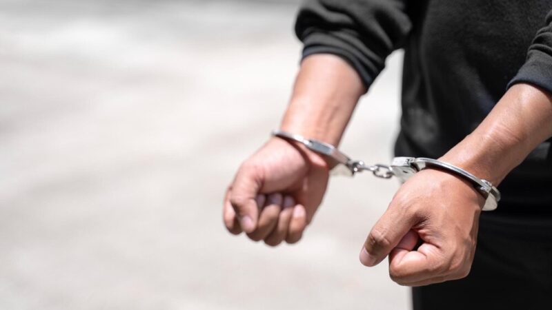 Zuchwałe kradzieże w perfumerii: 25-latka w rękach policji!