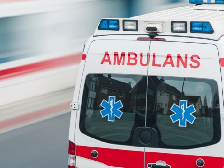 Mężczyzna w Nowej Hucie znaleziony w śniegu wymagał pilnej pomocy medycznej