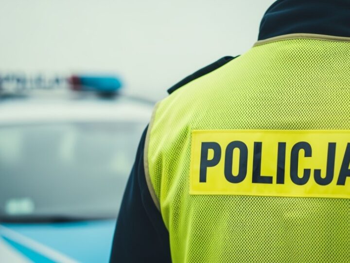 Pijany kierowca wyprzedzał na podwójnej ciągłej, zatrzymany przez policję