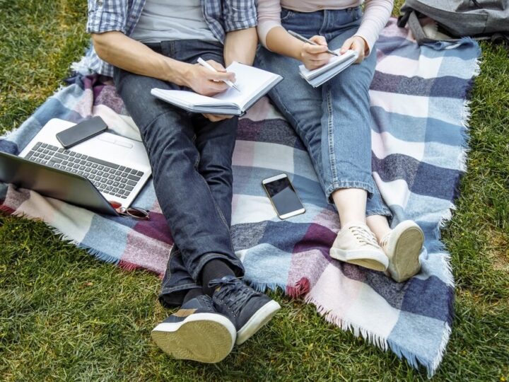 Technologiczna rewolucja w szkołach Powiatu Krakowskiego: 222 laptopy i 124 tablety dla uczniów