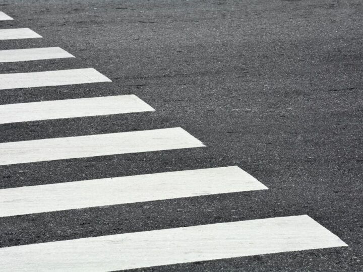 Piesi bez odblasków na drogach Małopolski: 116 mandatów i rosnące zagrożenie