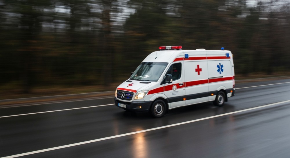 Wypadek na stoku w Krynicy-Zdroju: Narciarz w szpitalu po groźnym zjeździe