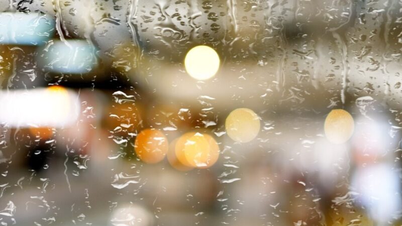 Zimowe wyzwania w Krakowie: Bezpieczeństwo na drogach i chodnikach!