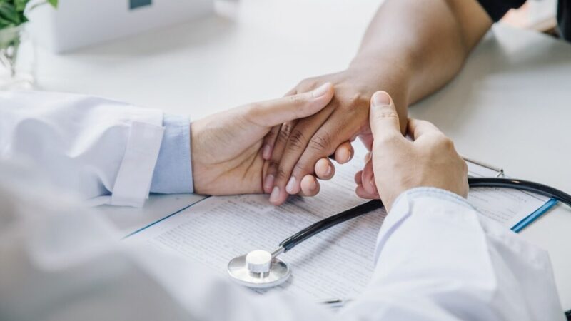 Krakowscy strażacy kończą program zdrowotny: nowotwory pod kontrolą!