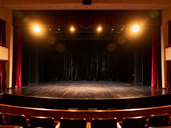 Anna Seniuk w nowym monodramie: Odkryj „Księgę ziół i nie tylko” na Scenie NCK!