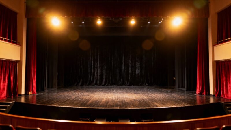 Anna Seniuk w nowym monodramie: Odkryj „Księgę ziół i nie tylko” na Scenie NCK!