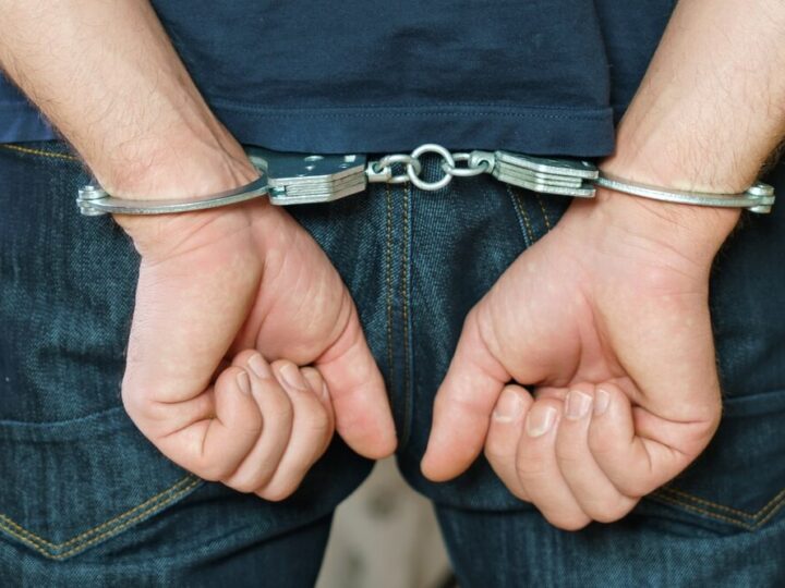 Wandalizm w Nowej Hucie: 37-latek zniszczył mienie sąsiadów