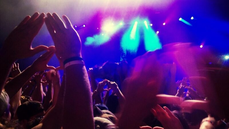 Karnawałowa noc kobiet: tańcząc w rytmie radości!