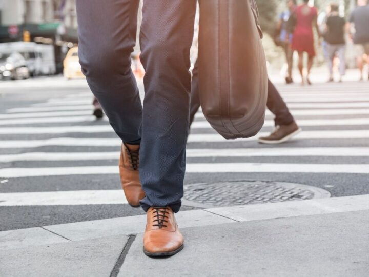 Tragedia w Krakowie: Mężczyzna zginął pod kołami pociągu na ulicy Kłuszyńskiej