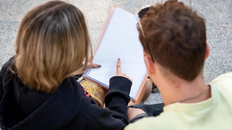 Pani Bogumiła Kołodziej żegna się z gminną oświatą po 40 latach!