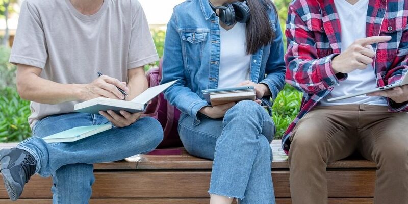 Edukacja w ruchu: Krakowskie szkoły techniczne promują się w komunikacji miejskiej