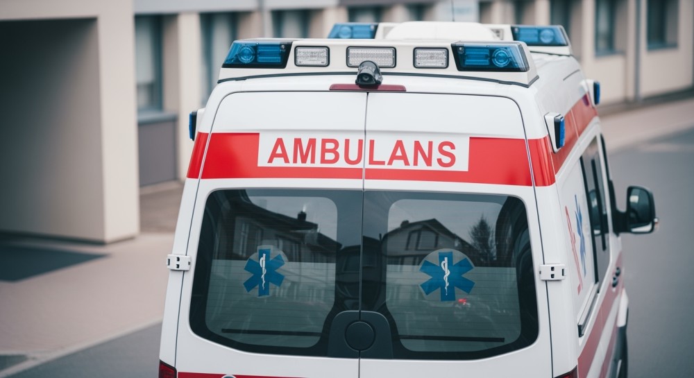 Policja w akcji: Ewakuacja mieszkańców z zadymionej kamienicy w Wadowicach