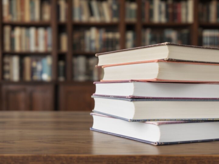 Młodzi Czytelnicy w Wieliczce: Odkryj „Psa w czasach zarazy”!