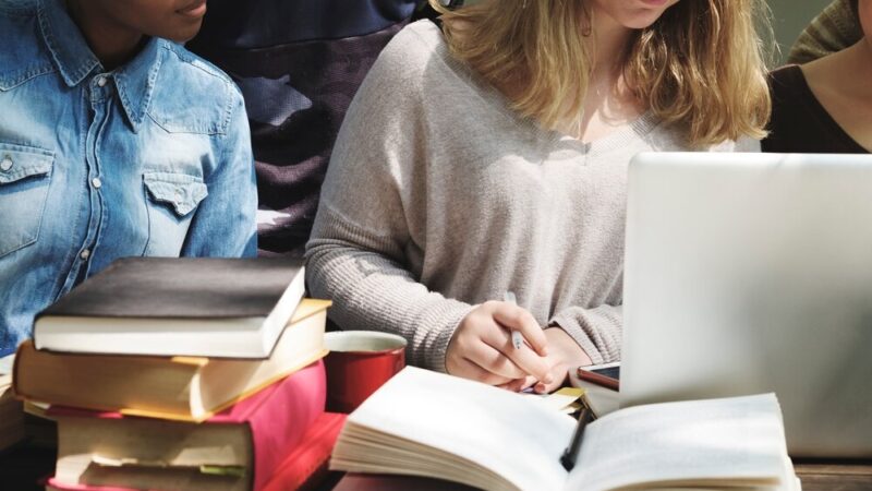 Nowoczesna szkoła w Krzeszowicach: Inwestycja w przyszłość edukacji