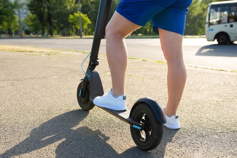 Bezpieczeństwo na hulajnodze elektrycznej: Kluczowe przepisy, które musisz znać!