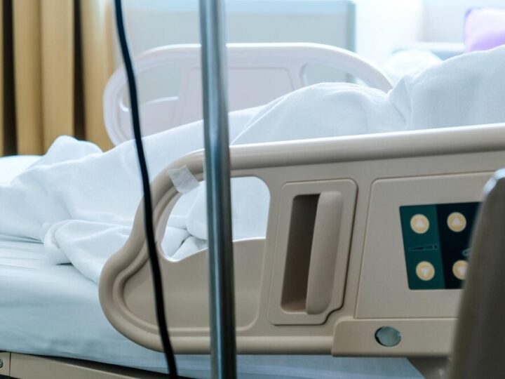 Bezpieczne święto: Krakowska policja uczy dzieci zasad bezpieczeństwa przez zabawę