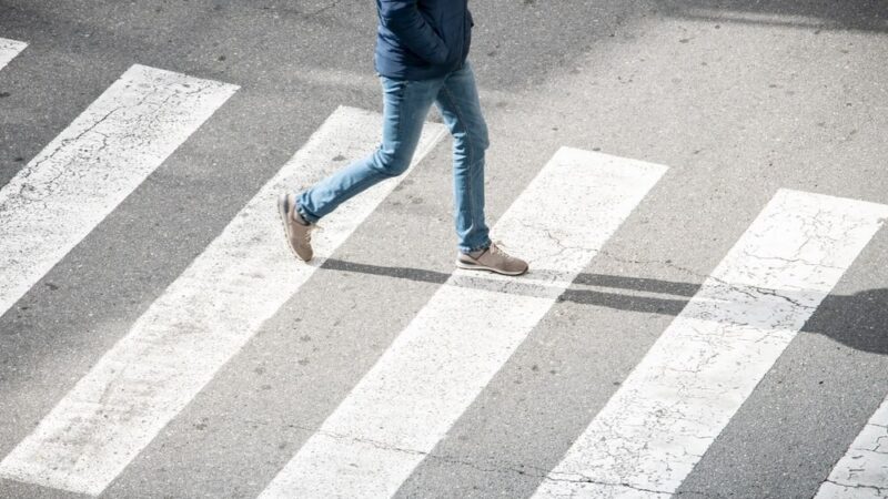 Kierowca nie ustąpił pierwszeństwa i potrącił kobietę na pasach w Myślenicach