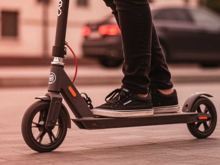 Hulajnogi elektryczne a alkohol: groźny wypadek w Smykowie