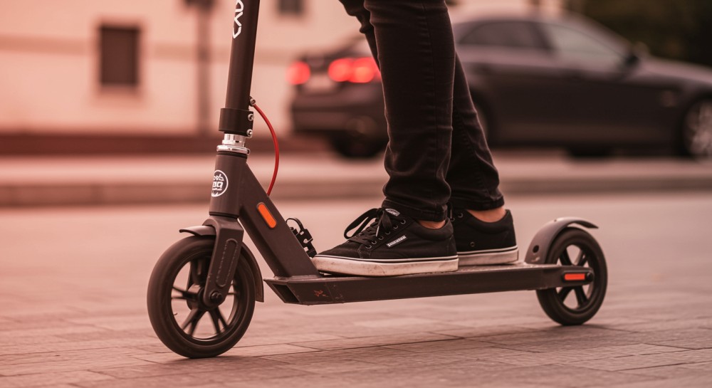 Hulajnogi elektryczne a alkohol: groźny wypadek w Smykowie