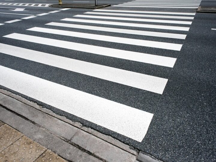 Dramatyczna interwencja w Oświęcimiu: Nietrzeźwi rodzice z dzieckiem w niebezpieczeństwie