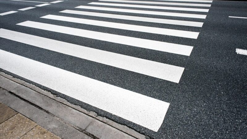 Dramatyczna interwencja w Oświęcimiu: Nietrzeźwi rodzice z dzieckiem w niebezpieczeństwie