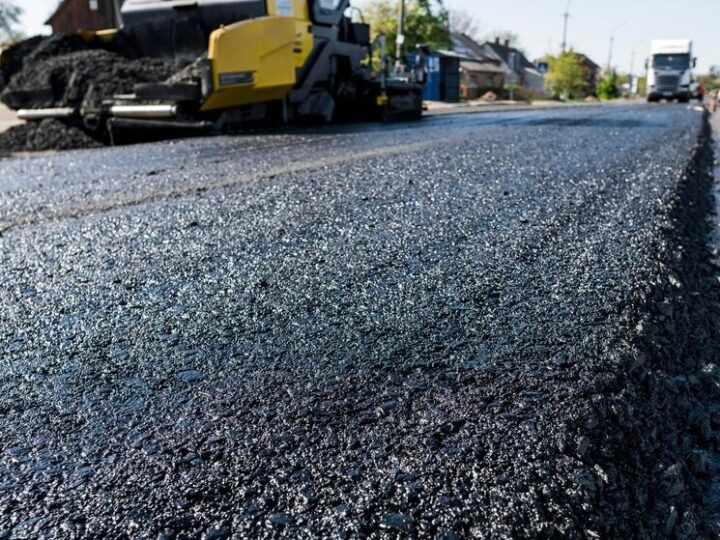 Wiosenne porządki na drogach: oczyszczanie i modernizacja w gminie