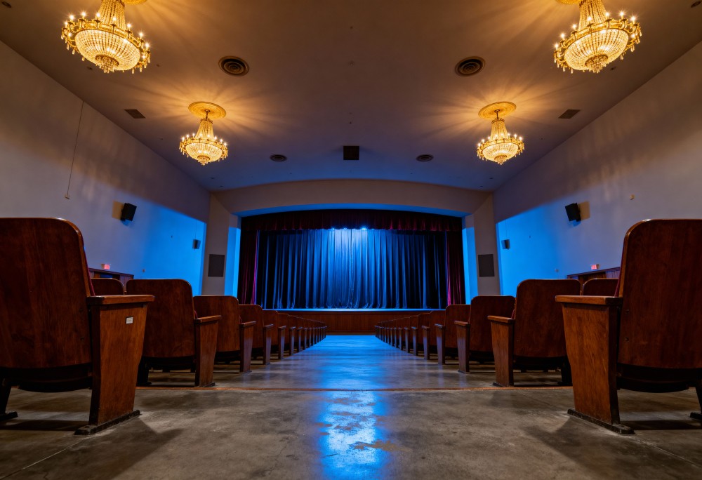 Małżeńskie perypetie na scenie: Teatr Sztolnia rozbawił Kłaj