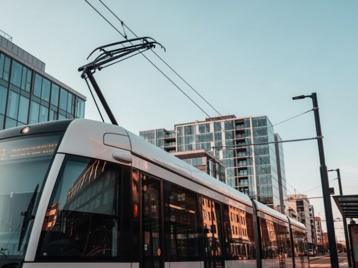 Tramwaje znów na torach: Mistrzejowice zyskały nowe połączenia!