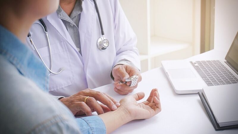 Edukacja seniorów w Krakowie: jak chronić się przed oszustwami?