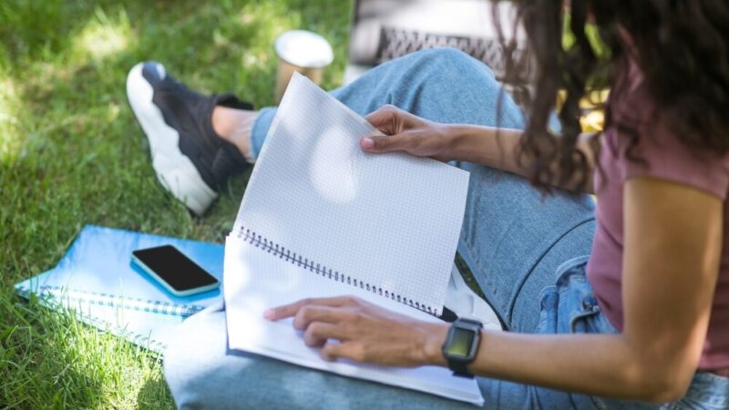 Technologiczne wsparcie dla seniorów w Wieliczce – darmowe warsztaty komputerowe!