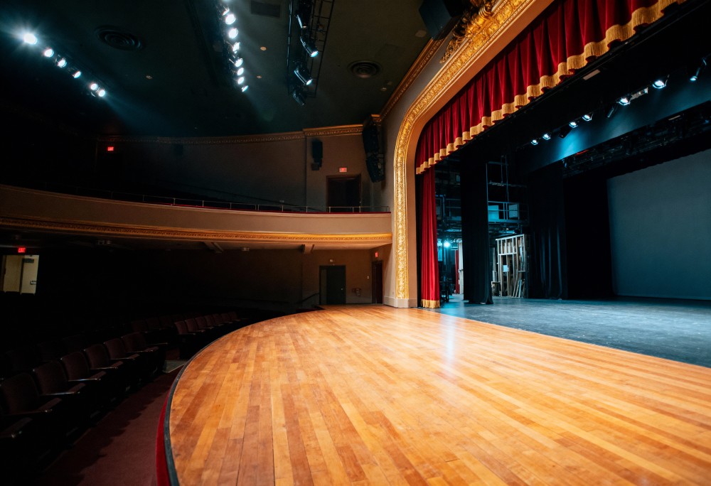 Czerwony Kapturek: Teatralna Przygoda dla Całej Rodziny w Dworze Czeczów