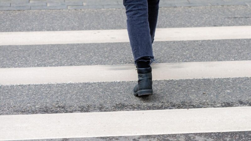 Policjant uratował życie w Zagórzu: dramatyczna interwencja zakończona sukcesem