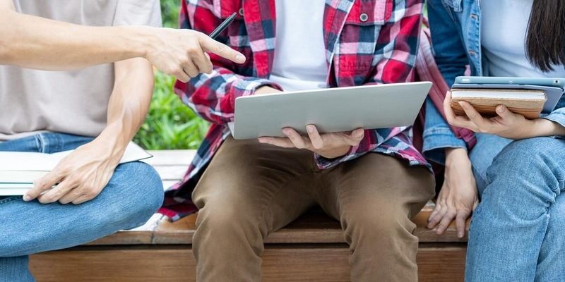 Kraków łączy edukację z biznesem: nowe szanse dla młodych profesjonalistów!