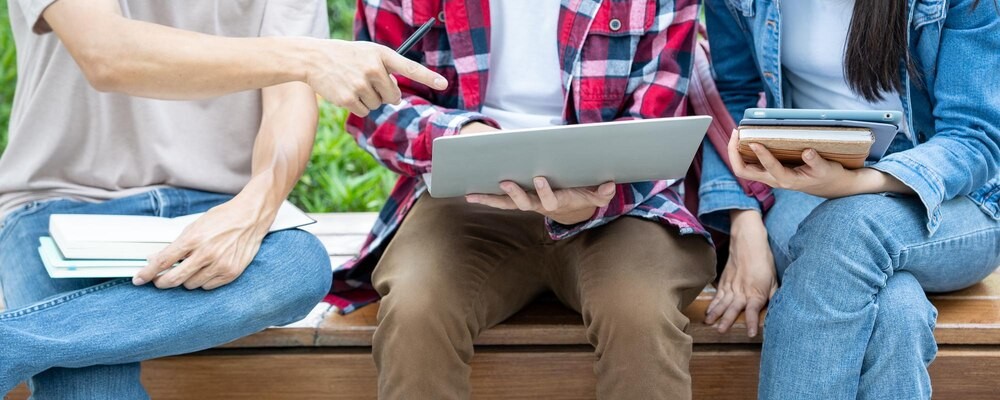 Kraków łączy edukację z biznesem: nowe szanse dla młodych profesjonalistów!