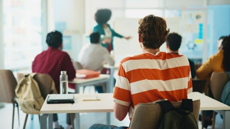 Powiatowy Dzień Kadeta: Nowe Możliwości Edukacyjne i Współpraca z Policją w Trzebini