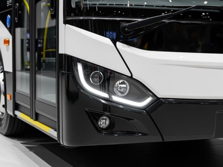 Nowoczesna wiata przystankowa w Wieliczce: komfort i bezpieczeństwo dla pasażerów!