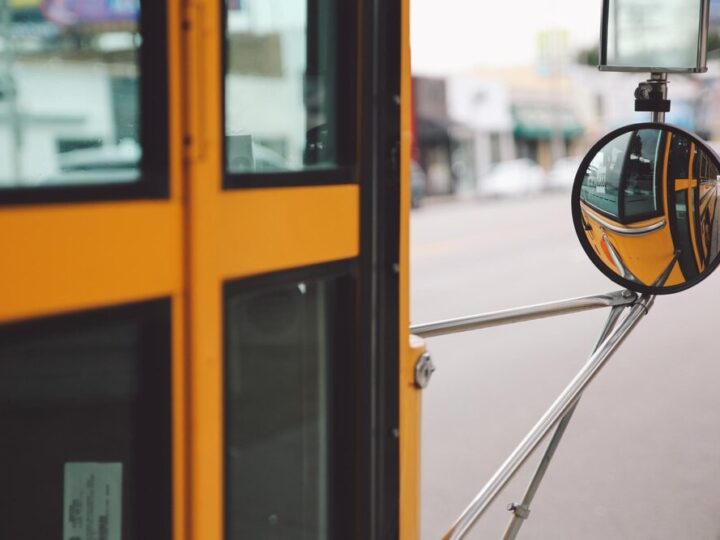Kierowca autobusu bohaterem – jak profesjonalizm uratował pasażera w kryzysie