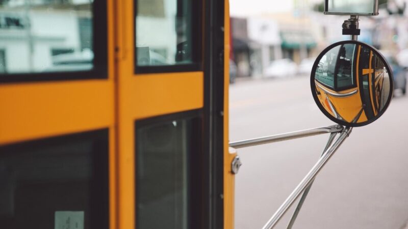 Kierowca autobusu bohaterem – jak profesjonalizm uratował pasażera w kryzysie