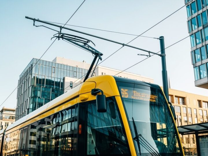 Tramwaje znów na ul. Podwale i Straszewskiego – Kraków zyskuje nową jakość transportu!