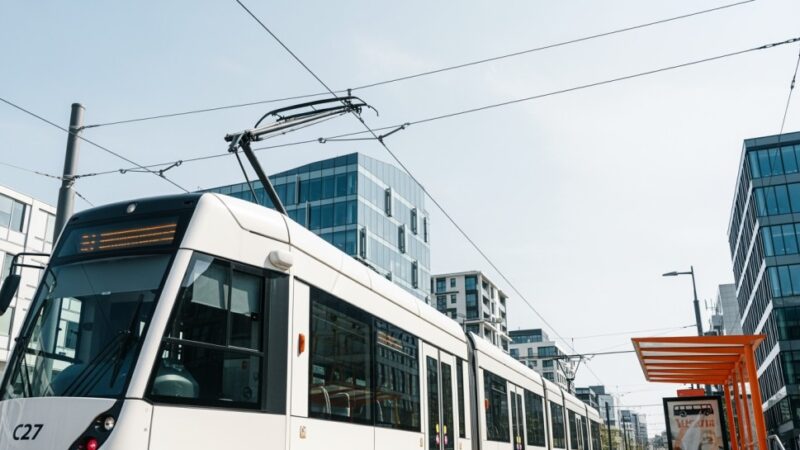 Uczniowie z Krakowa odkrywają tajniki zajezdni tramwajowej Podgórze