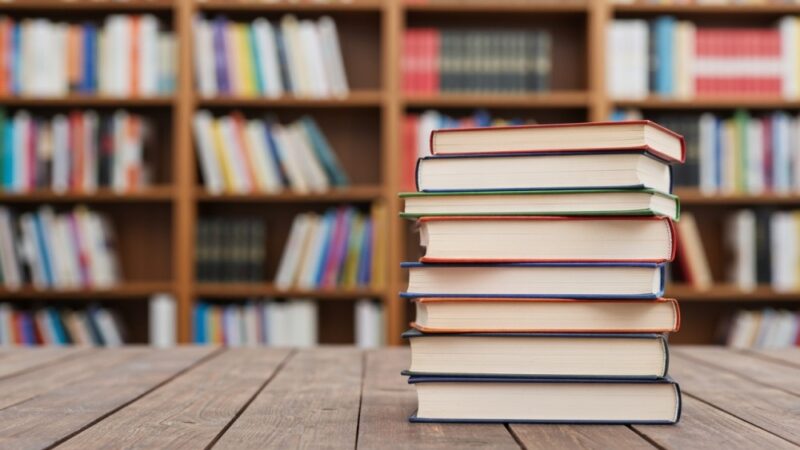 Cisza i relaks: przyjdź na Silent Book Club w Bibliotece Młodych!