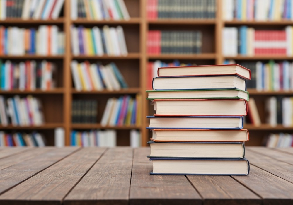 Cisza i relaks: przyjdź na Silent Book Club w Bibliotece Młodych!
