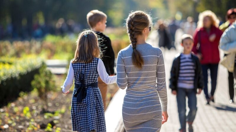 Kreatywne uczczenie matek w Wieliczce: Weź udział w artystycznym konkursie!